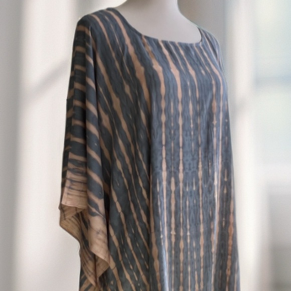 0148/ Over Sized Tie Dye women Poncho with fringed, Short Kaftan, Beach cover up - Picture 4 of 11